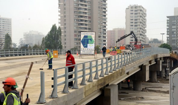 Puente Los Castaños en Viña del Mar entra en su fase final de construcción: losa está terminada