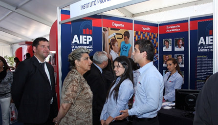 Alcaldesa Virginia Reginato destacó realización de Feria de Postulación 2013 por tercer año consecutivo en Viña del Mar