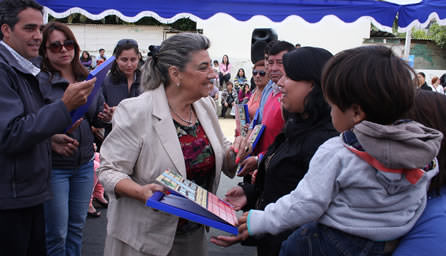 Más de 300 familias recibieron subsidios de parte de alcaldesa Virginia Reginato y  el Serviu