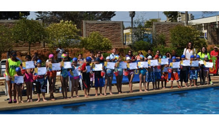 Clases de natación impulsadas por municipio de Viña del Mar inician su segundo período