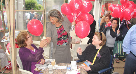 Municipio saludó a transeúntes en el día de los enamorados