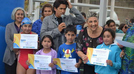 Con éxito alcaldesa y animador del Festival de Viña clausuraron tercer período del Programa  Actividades Acuáticas 2014