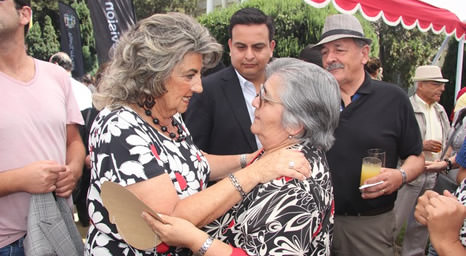 Vecinos de Viña del Mar compartieron con artistas y jurado del 55º Festival de la Canción