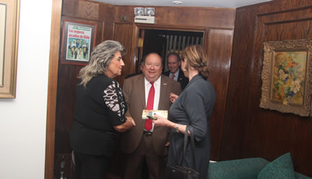 Alcalde de ciudad de Sausalito, California, se reunió jefa comunal viñamarina, Virginia Reginato