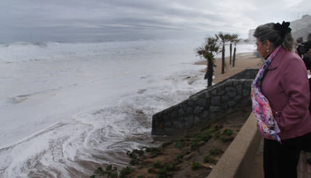 Municipio de Viña del Mar llama a tener precaución por fuertes  marejadas