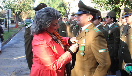 Carabineros de Prefectura de Viña del Mar fueron distinguidos por alcaldesa Virginia Reginato