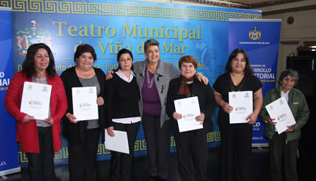 43 Títulos de dominio entregó alcaldesa Virginia Reginato a familias de Forestal Alto