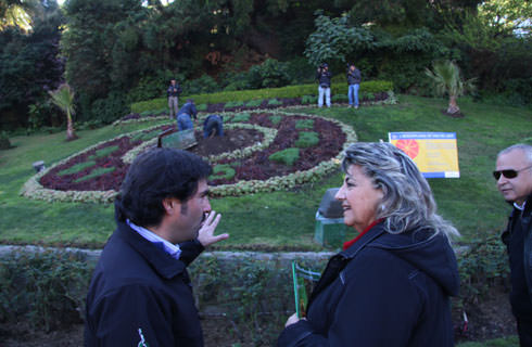 Alcaldesa Virginia Reginato, reloj de flores