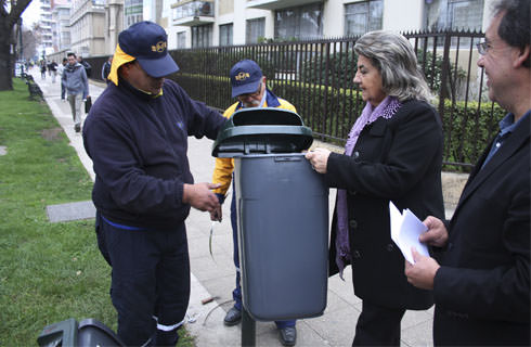 Alcaldesa Virginia Reginato, nuevos basureros