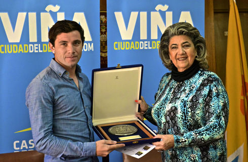 Lateral de la Selección Eugenio Mena fue declarado Hijo Ilustre de Viña del Mar