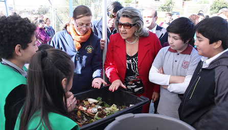Con interesante proyecto escolar de lombricultura alcaldesa Virginia Reginato celebró Día Mundial del Medio Ambiente