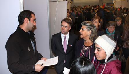 Con gran asistencia de postulantes se realizó Feria laboral organizada por la Municipalidad de Viña del Mar y AIEP