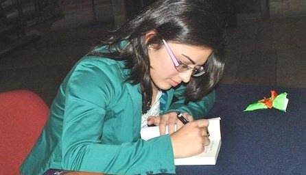 A encuentro literario con jóvenes escritores en el Castillo Wulff invita alcaldesa Virginia Reginato