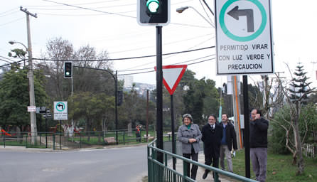 Municipio de Viña del Mar pone en funcionamiento nuevo semáforo en Reñaca