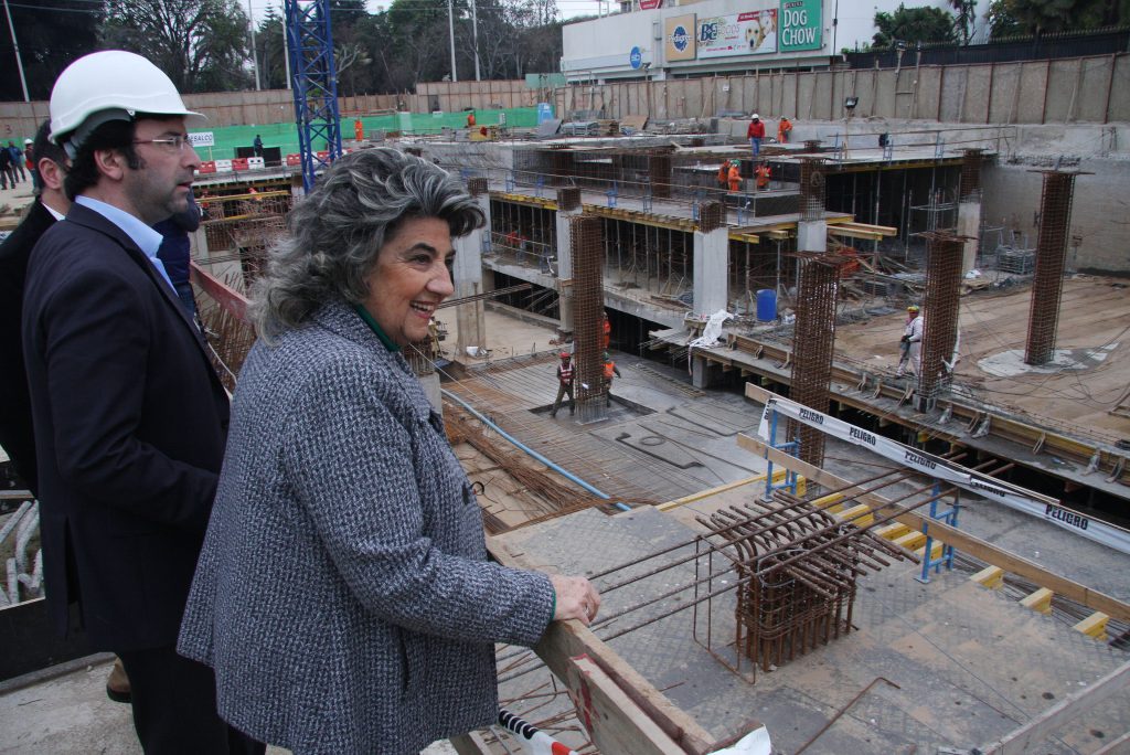 Imagen principal: Obras de estacionamientos subterráneos de Plaza Sucre fueron inspeccionadas por alcaldesa Virginia Reginato
