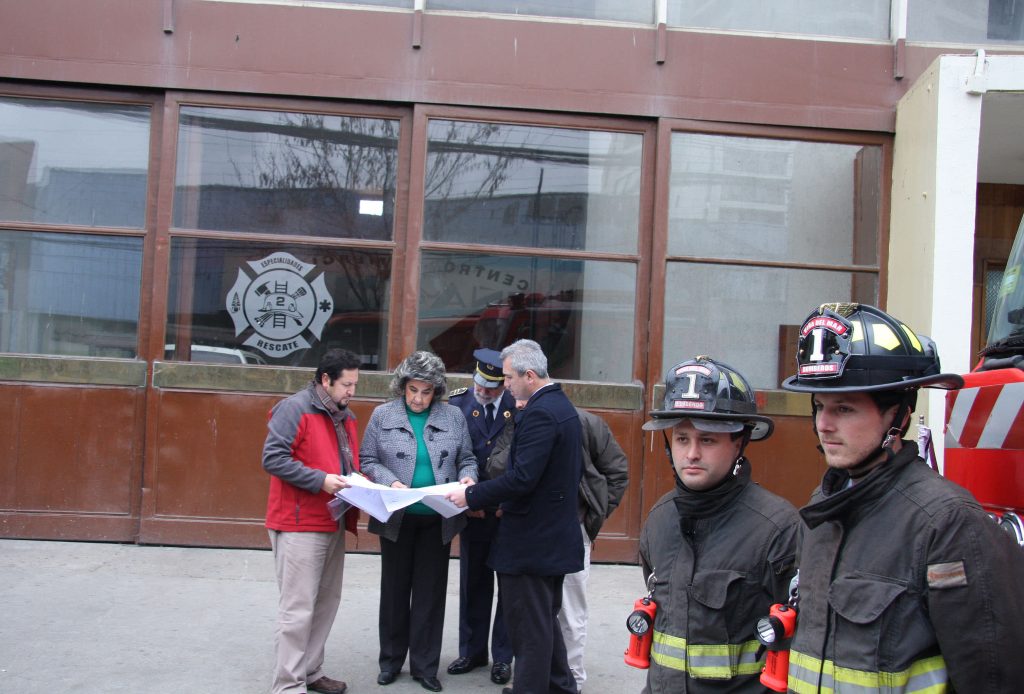 Imagen principal: Anuncio de reconstrucción de Comandancia  de Bomberos de Viña del Mar fue valorado por alcaldesa Virginia Reginato