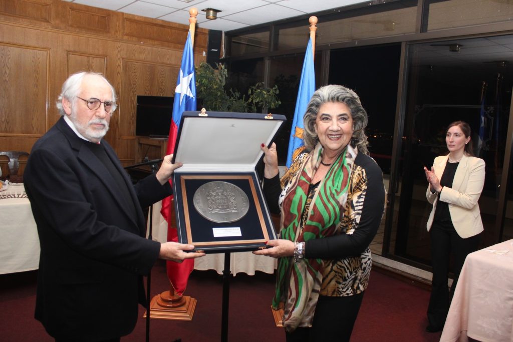 Imagen principal: Tres destacados cineastas fueron homenajeados por el municipio de Viña del Mar  en el marco del Ficviña 2014