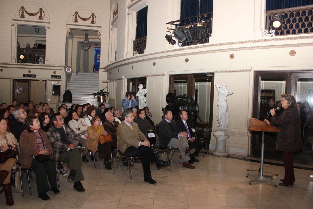 Imagen principal: Programa Cultural Viña de viste de Folklore celebró 20 años con espectáculo en el Teatro Municipal