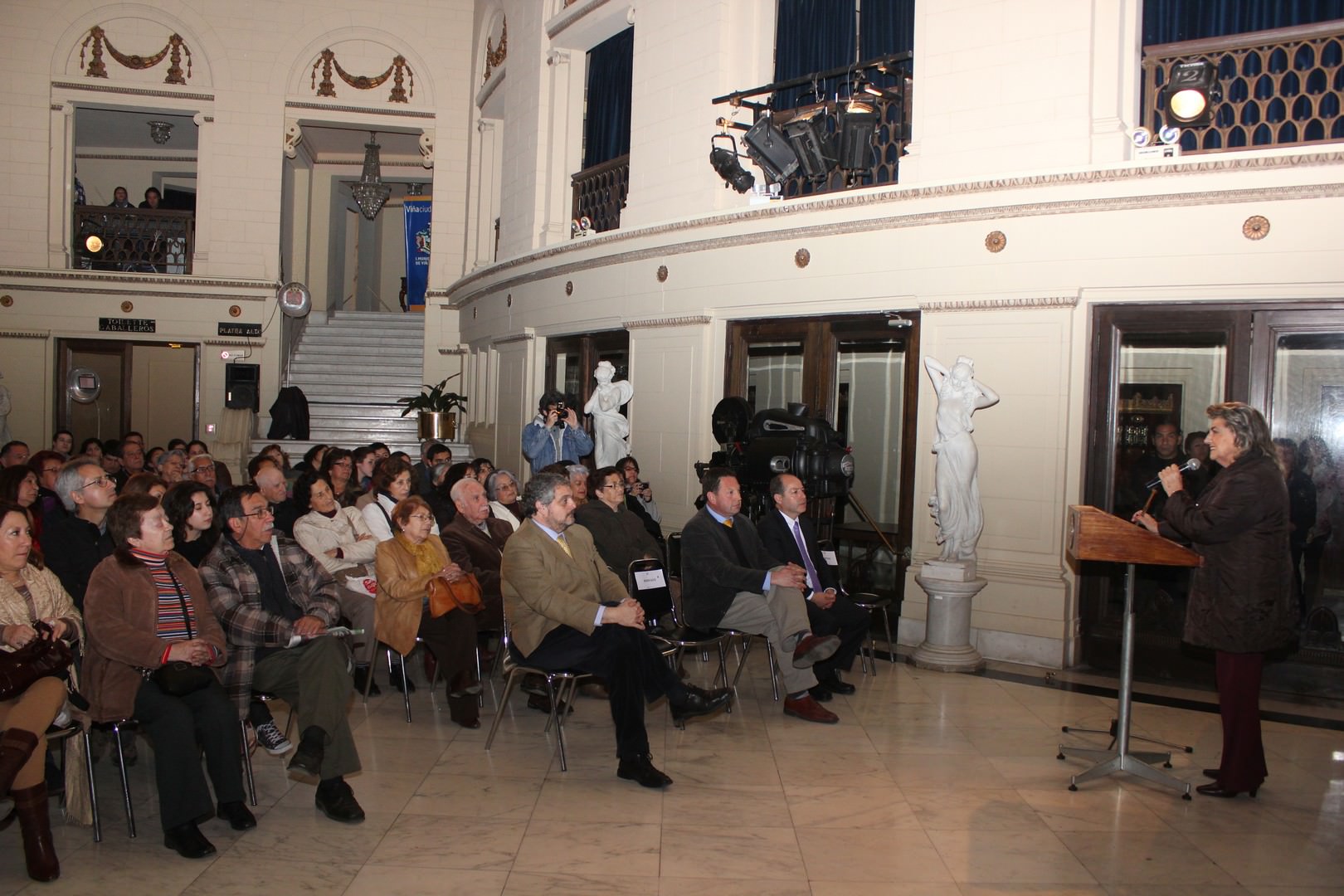 Programa Cultural Viña de viste de Folklore celebró 20 años con espectáculo en el Teatro Municipal