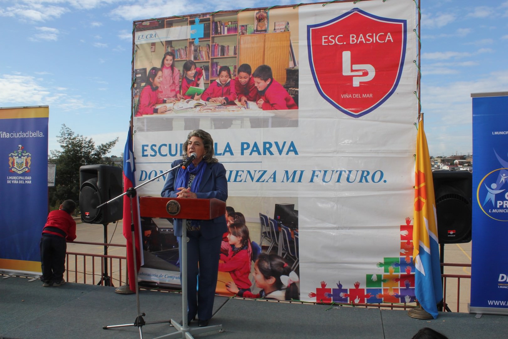 Grupos Prioritarios de la Municipalidad de Viña del Mar realizó  feria social de información a vecinos