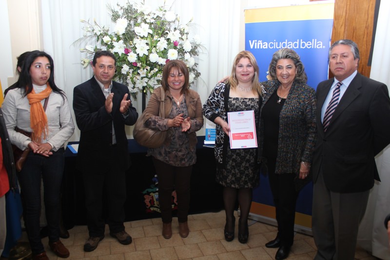 283 locatarios de dos emblemáticas ferias viñamarinas reciben recursos para mejorar sus puestos de trabajo