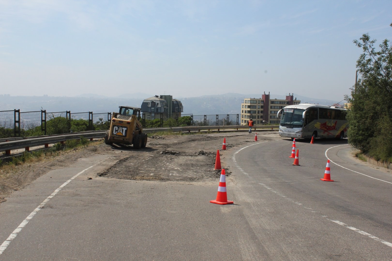 Municipio de Viña del Mar continúa reparación de calzada en  Agua Santa