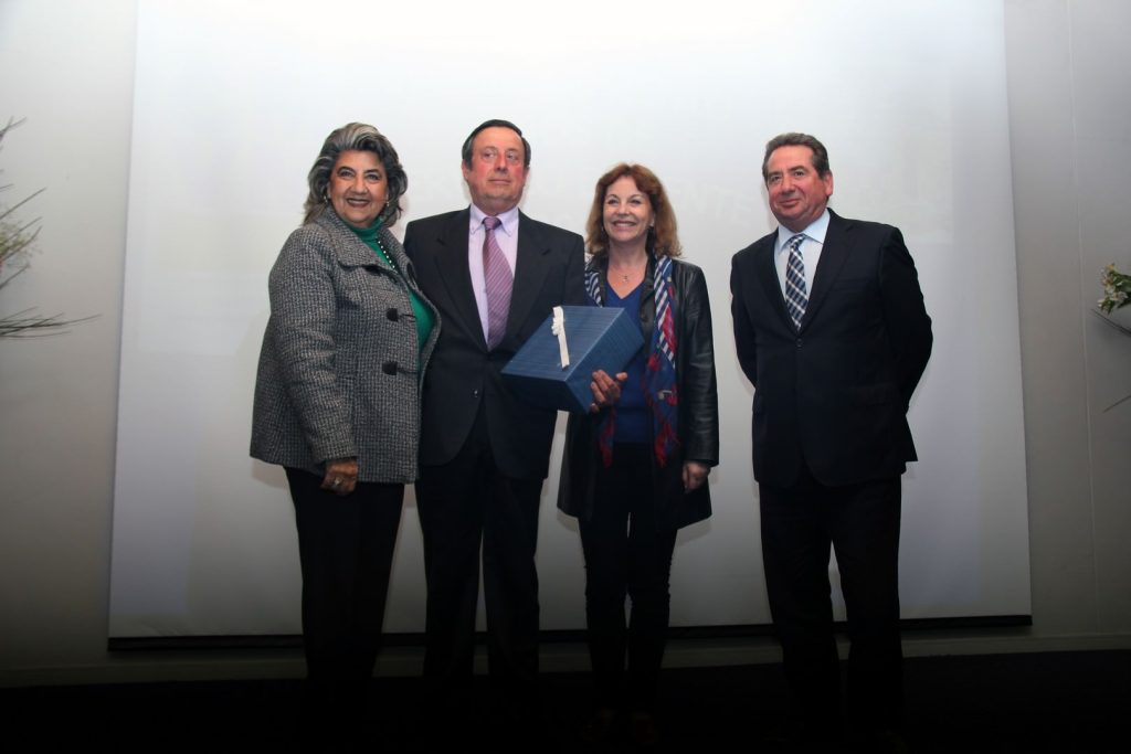 Imagen principal: Destacados profesores viñamarinos recibieron  reconocimiento en su día