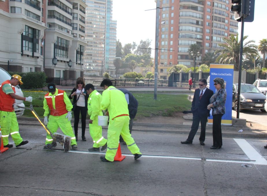 Municipio  de Viña del Mar fortalece demarcación vial en calles del borde costero