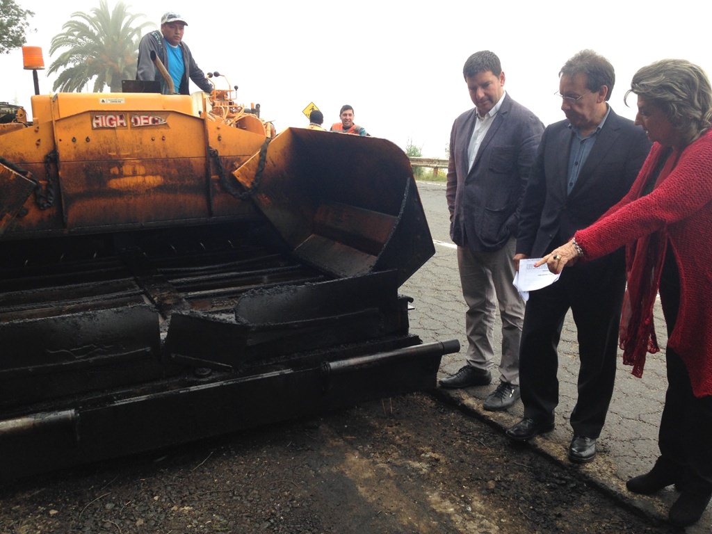 Municipio de Viña del Mar utiliza moderna tecnología para aplicar asfalto en reparación de calles