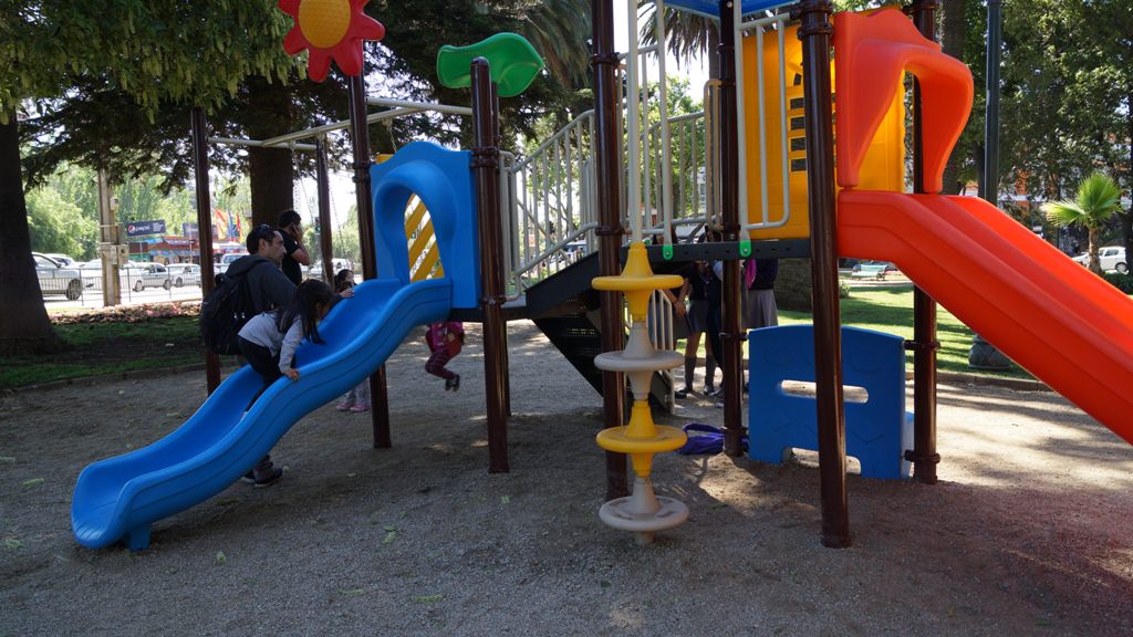 Municipio de Viña del Mar instaló juego modular en Plaza Miraflores