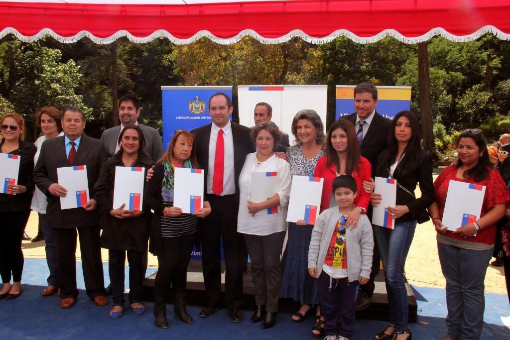 Familias viñamarinas de clase media recibieron subsidios habitacionales de alcaldesa Virginia Reginato y el Serviu
