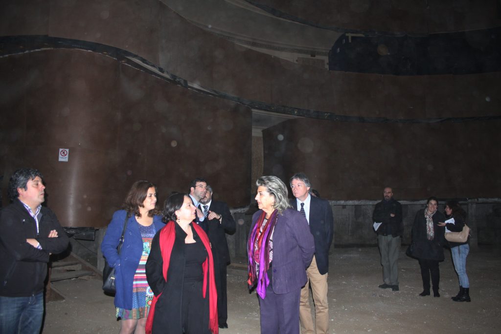 Imagen principal: Solicitud de recursos de Intendente para recuperar el Teatro Municipal fue valorado por alcaldesa Virginia Reginato