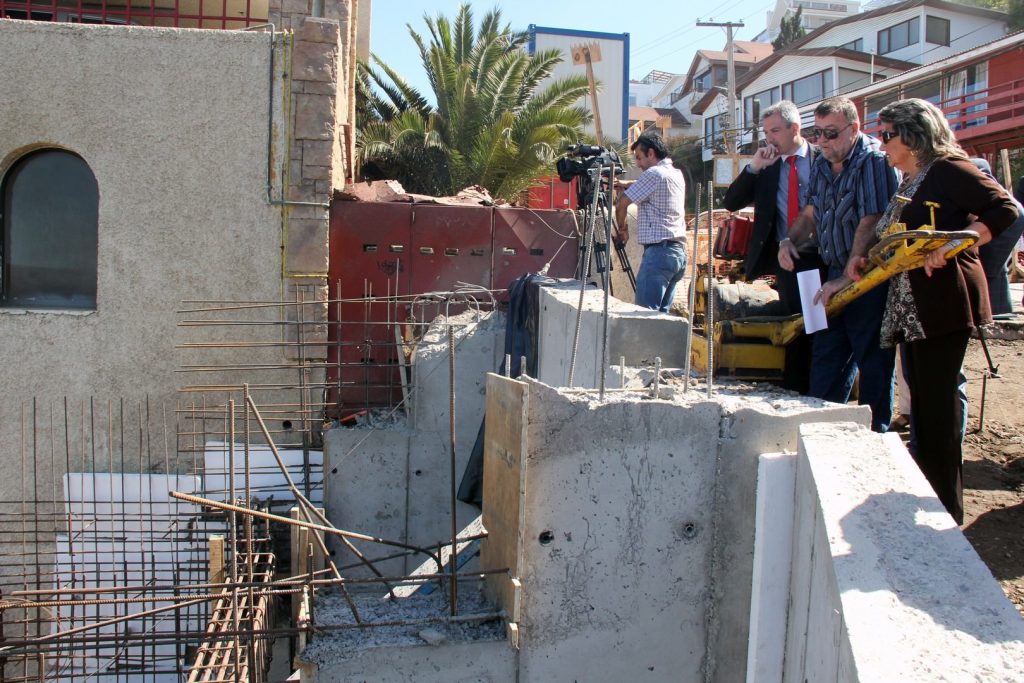 Imagen principal: Obras de calle Bellavista en Reñaca fueron inspeccionadas por alcaldesa Virginia Reginato y Seremi de OOPP