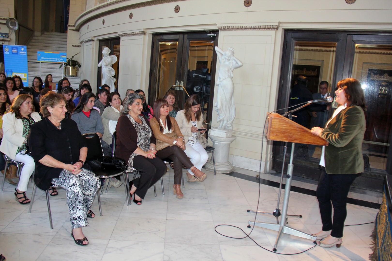 Municipio de Viña del Mar desarrolló con éxito el encuentro comunal “Mujer trabajadora y Jefa de hogar 2014”
