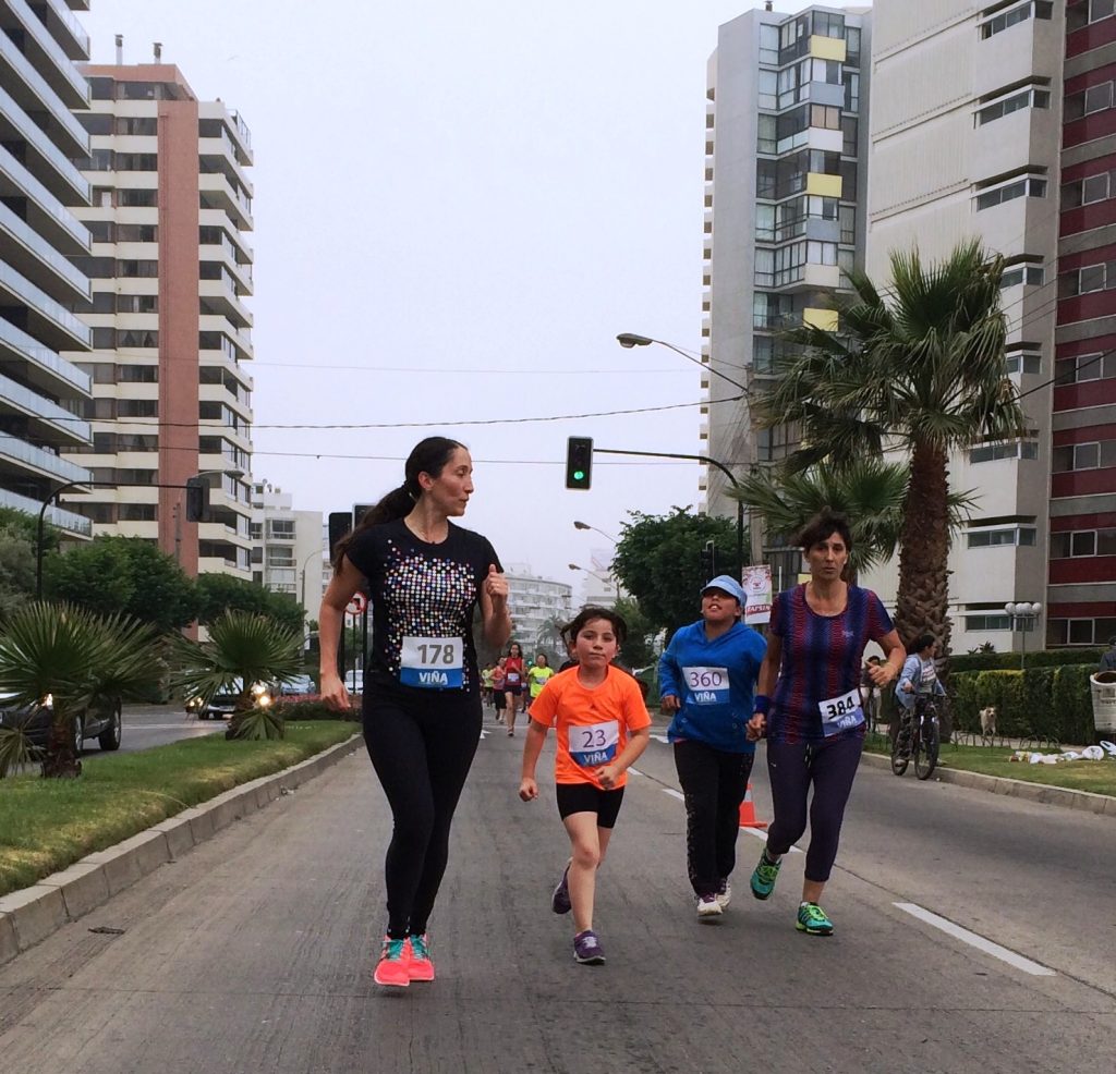 Imagen principal: Con éxito se desarrolló la última  fecha de  corridas familiares 2014 organizada por el Municipio de Viña del Mar