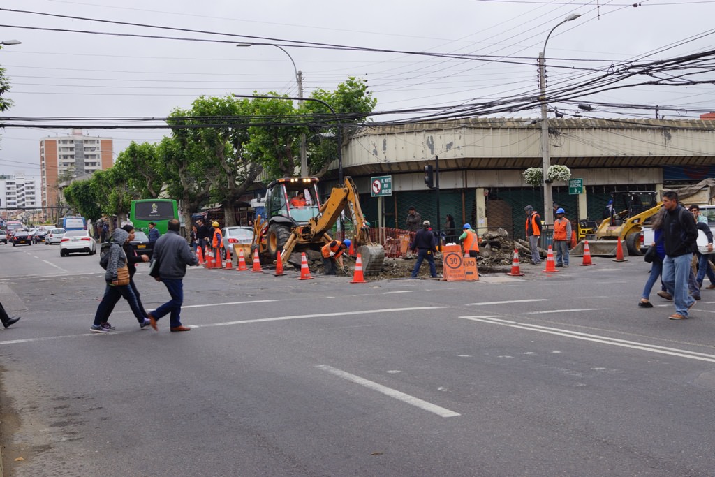 Municipio de Viña del Mar inició pavimentación de cruce de calle Valparaíso con Quillota