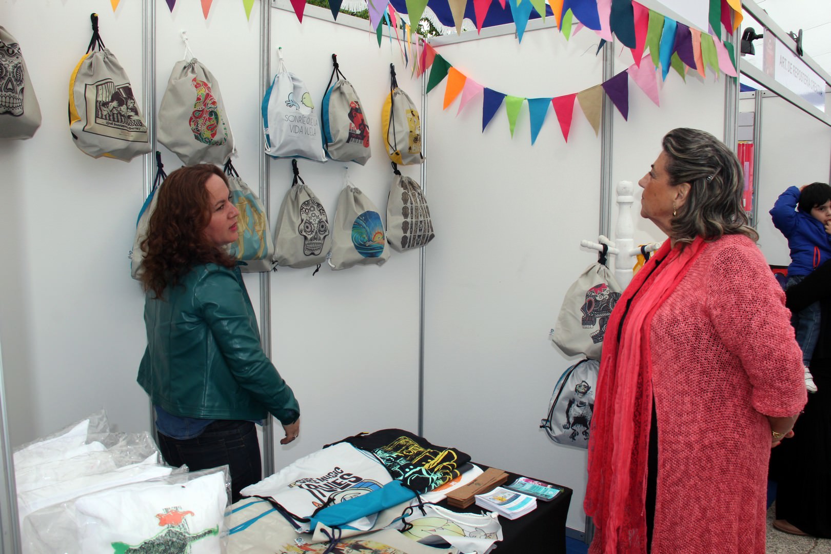 Bazar navideño inauguró alcaldesa Virginia Reginato en Plaza O’Higgins  de Viña del Mar