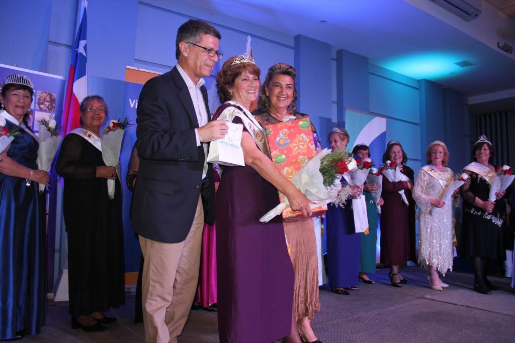 Imagen principal: Reina del Adulto Mayor 2014 de Viña del Mar, fue coronada por alcaldesa Virginia Reginato