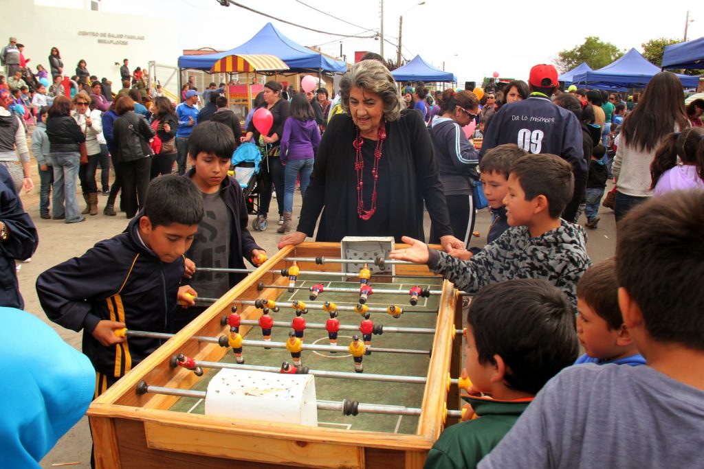 Imagen principal: Municipalidad de Viña del Mar lleva la Navidad a los barrios de la comuna