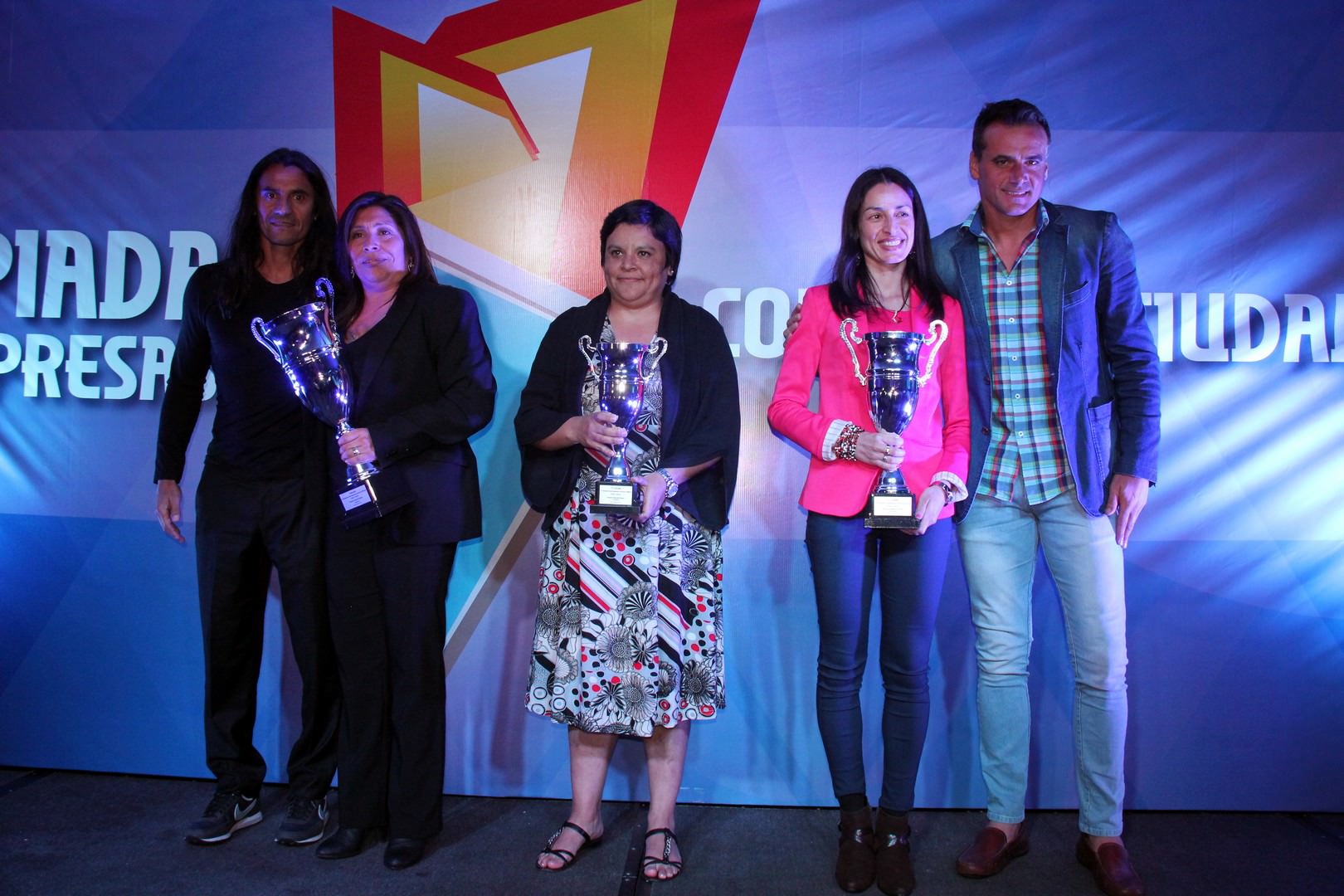 ASMAR recibió Copa de campeón de alcaldesa Virginia Reginato en la V olimpiada interempresas y servicios públicos