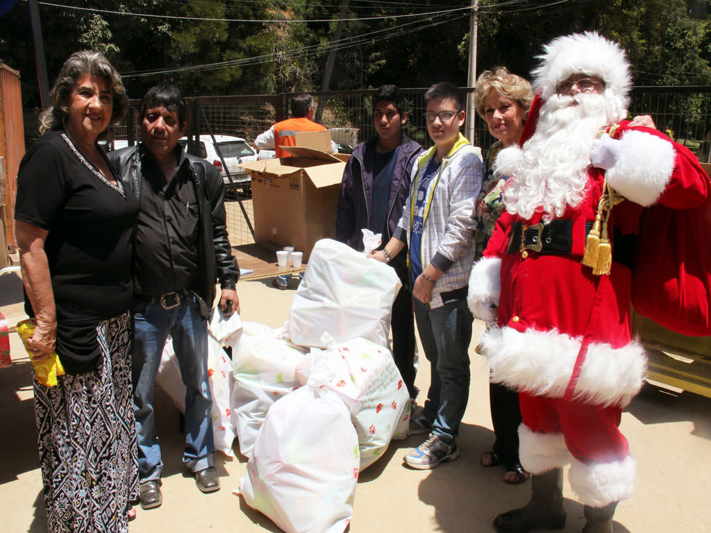 Alcaldesa Virginia Reginato, entrega juguetes