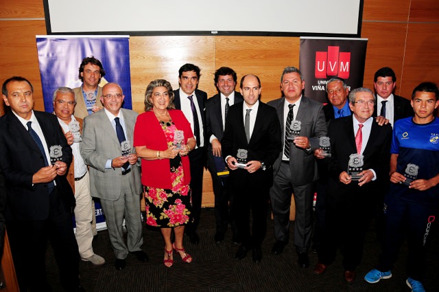 Everton entregó reconocimiento a alcaldesa Virginia Reginato y Casa del Deporte