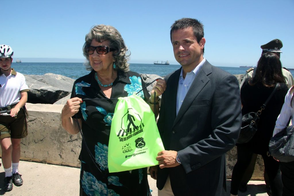 Imagen principal: Campaña de peatón responsable para noche de Año Nuevo es apoyada por alcaldesa Virginia Reginato