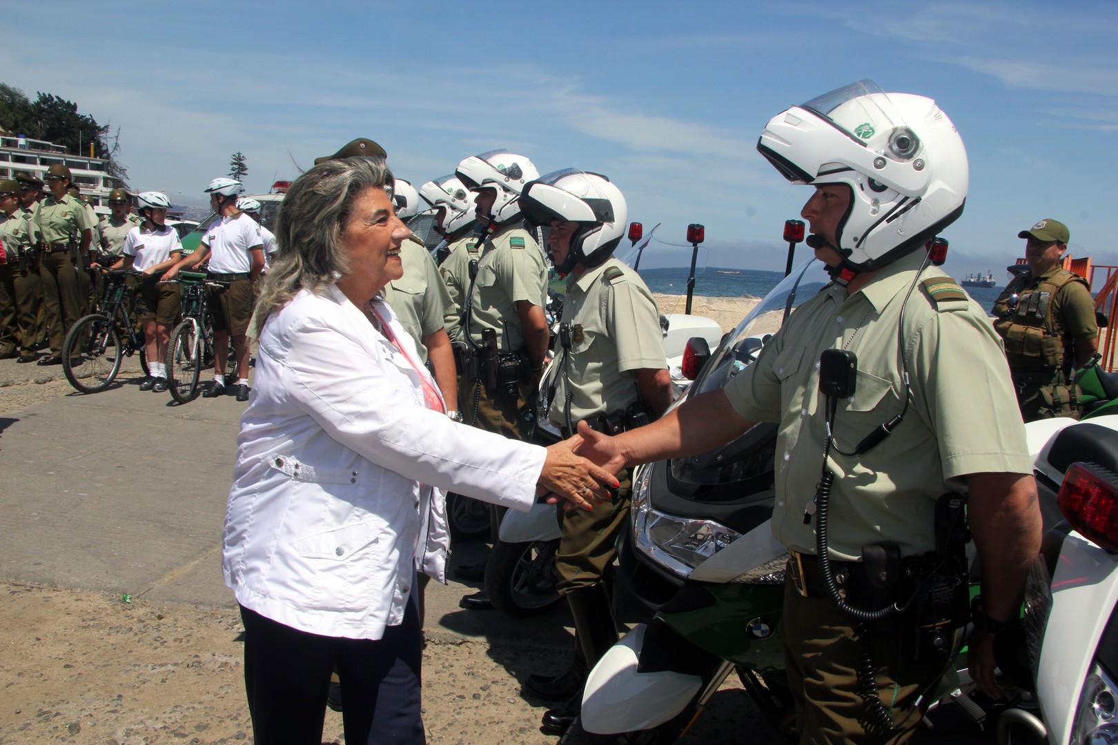 Importante contingente de Carabineros que  resguardara  seguridad en Viña del Mar en verano fue recibido por alcaldesa Virginia Reginato