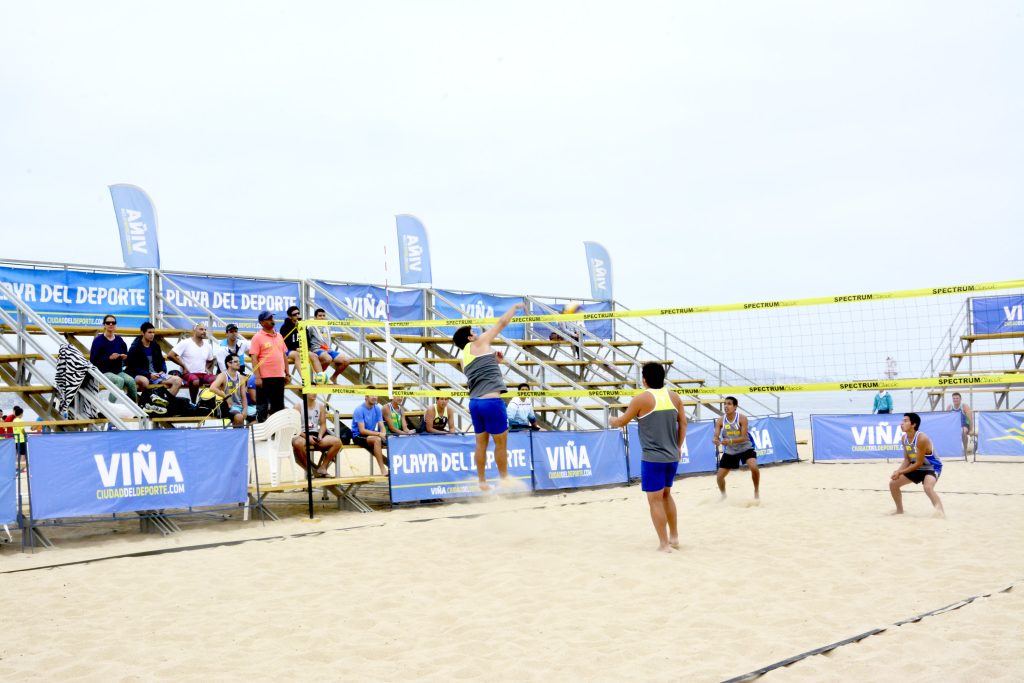 Imagen principal: Playa del Deporte de Viña del Mar fue escenario de la segunda fecha del circuito del Beach voley