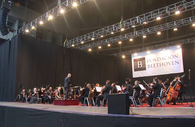 Con la Orquesta Filarmónica de Santiago partió ciclo de conciertos de verano en la Quinta Vergara