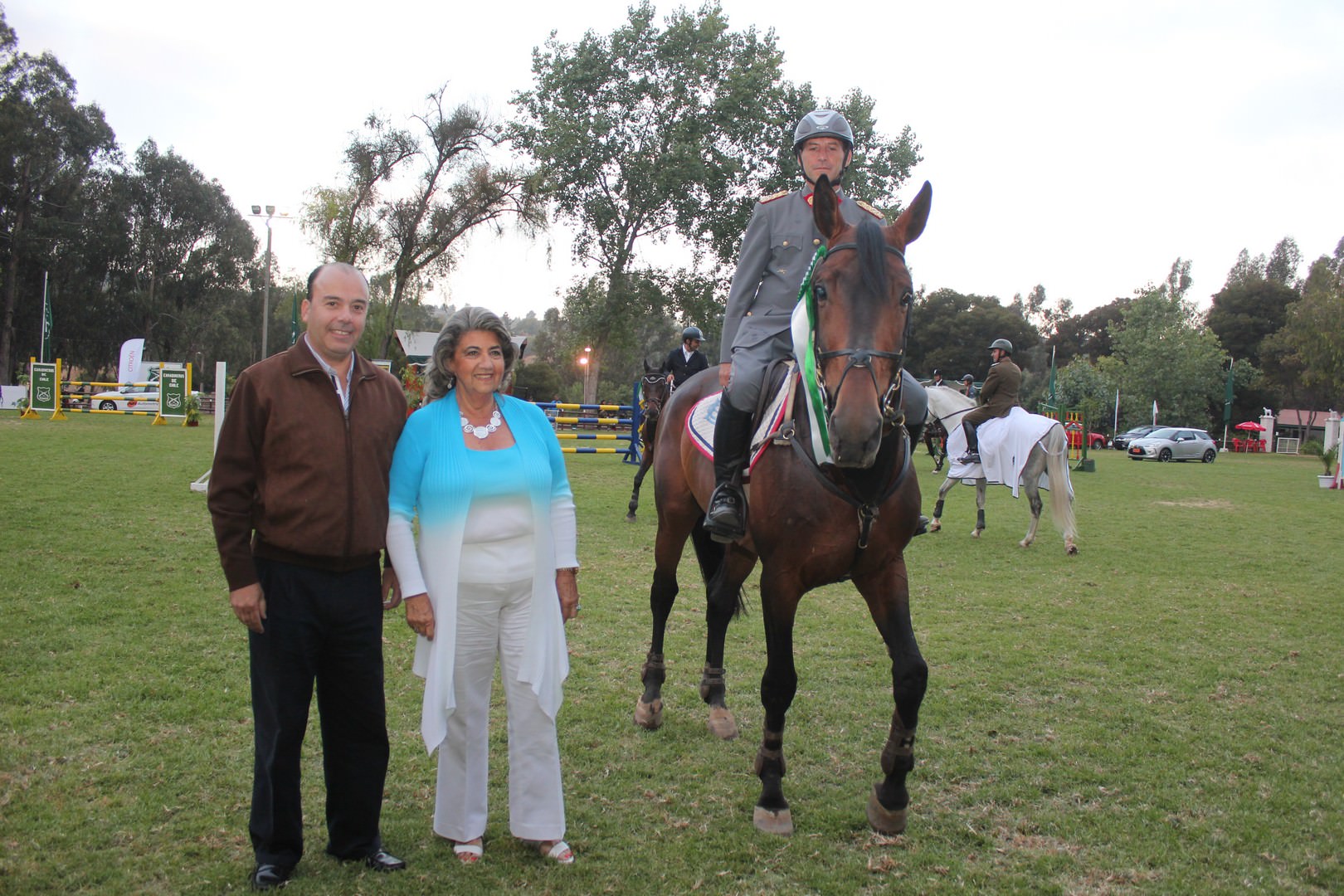 Premio I. Municipalidad de Viña del Mar a ganador de concurso hípico organizado por Carabineros de Chile