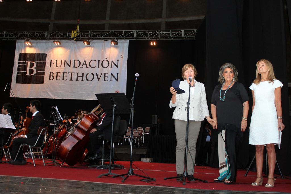 Imagen principal: Con homenaje a Fernando Rosas culminó 20ª Temporada de Conciertos de verano en la Quinta Vergara