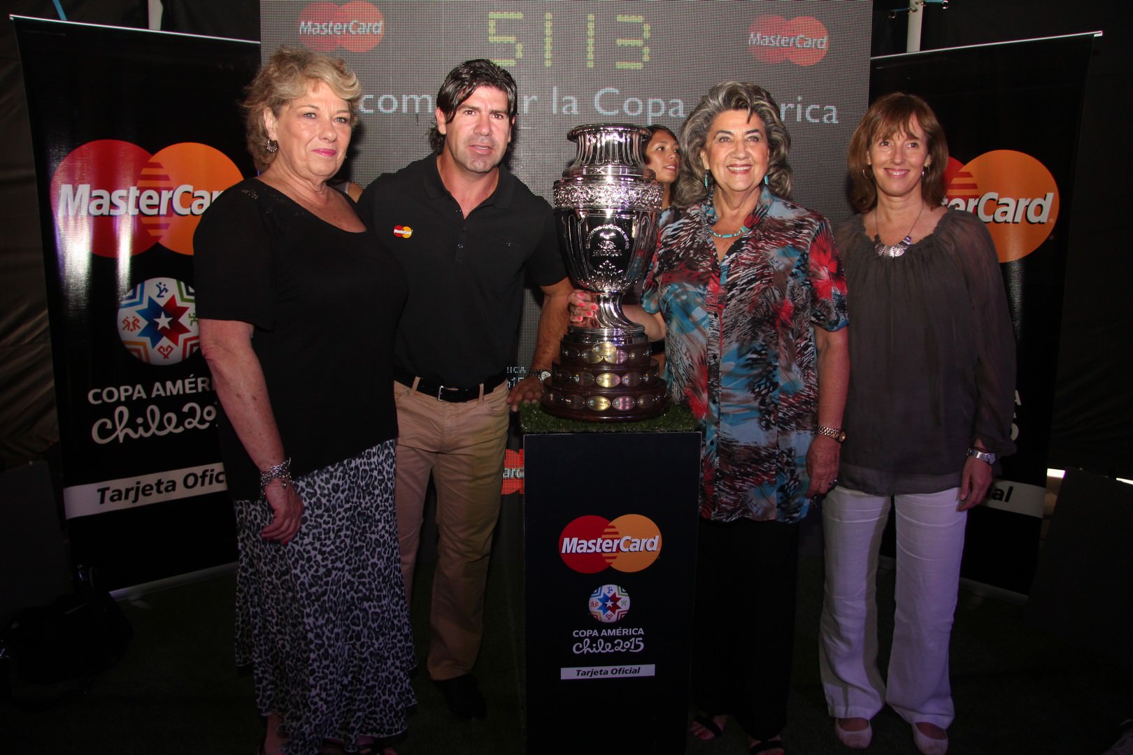 En exhibición del trofeo de Copa América en Viña del Mar, alcaldesa Virginia Reginato  reiteró que estadio  Sausalito estará listo para el torneo