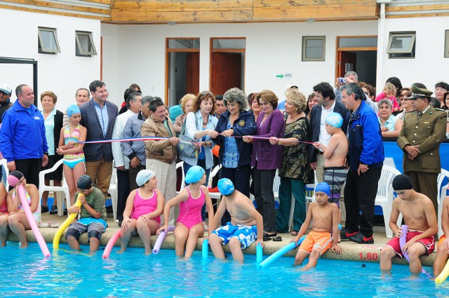 Piscina de Miraflores Alto fue inaugurada por  alcaldesa Virginia Reginato